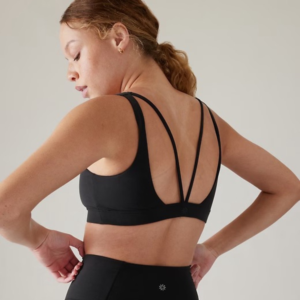 ATHLETA - EXHALE BRA D-DD+ Buttery-soft compression for low-impact support. NWT